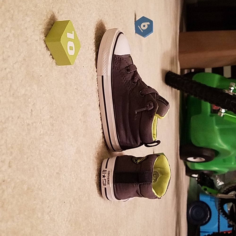 Shoes - Picture 3 of 4
